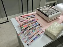 ラブネイルプラス(LOVE NAIL+)の雰囲気（豊富なカラーで3色まで選べる♪）