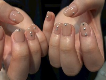 ベージュネイル シルバーパーツ