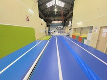 アクロバットジムホワイト/