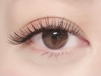 フランキンセンス 成田店の写真/【フラットラッシュ】根元が自まつげにフィットし安定感が抜群！負担が少ないので自まつげが細い方も◎