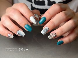 マットグリーン×モノクロアート