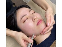 小顔矯正専門店 シンメトリー 梅田の雰囲気（スタッフの植田は元々当店のお客様で効果に感動してスタッフに！）