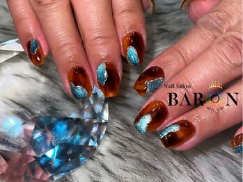 バロン 新宿店(BARON)の写真/トレンドもお任せ！流行りのワンホンネイルも得意★手描きアートも◎持ち込み大歓迎なのでお好きなアート♪