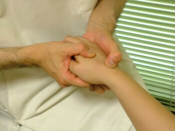 小川ボディバランスオフィス/４．手の矯正