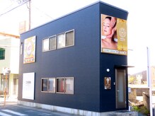 ユーアンドハニー(U&Honey.)の雰囲気（当店看板下が入口となっております。）