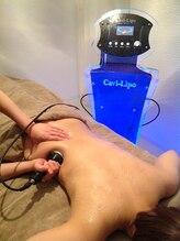 凸凹脂肪の分解に効果的！キャビシェイプ(スリミング)