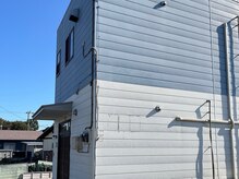 アランネイル(ALAN nail)の雰囲気（白と青の2階建の戸建てです！）