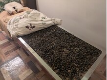ロカヒ 新宿(LOKAHI)の雰囲気（708鉱石の自然エネルギーで身体の芯まで温めます。）