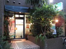 森の整体院/夜の店舗の入り口です。