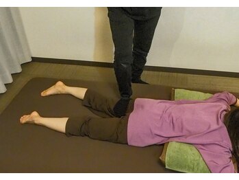 整えーる 練馬店/【8】ほぐし整体 うつ伏せの施術