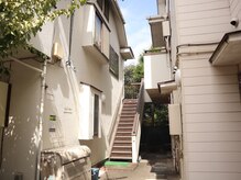 エマ(EMMA)/右手の建物の2階です♪