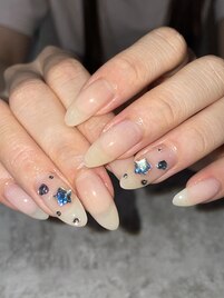 キラキラ宝石ネイル