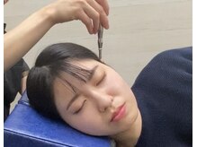 小顔矯正専門店 シンメトリー 梅田の雰囲気（お首から歪みを整え、左右差をなくし、美しいフェイスラインに♪）