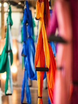 ボディデザインスタジオ A/８色のシルクサスペンション♪