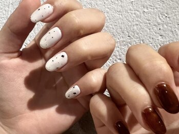 ノラ ミナミアオヤマ(NORA MINAMIAOYAMA)/ブラウンとアニマル