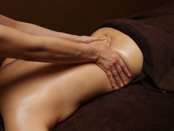 エントルム(Entrum)/<施術風景:リンパマッサージ>