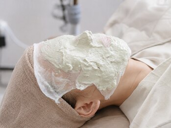 アイビー 上本町店(I BE)の写真/くすみ・乾燥・ざらつきに透明感のある艶肌へ導くフェイシャル×小顔マッサージでたるみやもたつきまで改善