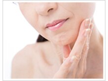 エステティックサロン マーレ(ESTHETIQUE SALON mare)/顔筋リフトUPでキュッと引き上げ