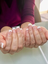 王道シンプル白フレンチ