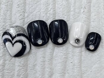 ハニービービー(Honey Bee Bee)/手書きハートネイル