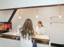 フローラ(Flora)/ハンドの施術中