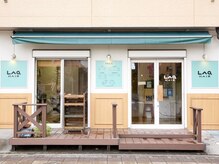 LAQ hair の中の1席で施術しております。