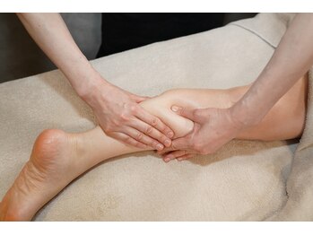 サロンコスメティック ザ スパ(SALON COSMETIC THE SPA)の写真/極上の癒やしで疲れをリセット！アロマで全身＆足裏刺激