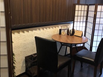 ラジェ 厚木店(LAGE)/和風で落ち着いたカウンルーム