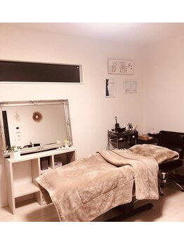 グロー(glow)/完全個室の落ち着いた空間。