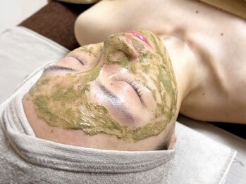 フィールズラボラトリー(Feels laboratory)の写真/シミケアに特化した国産ハーブ×特別な高濃度美容液を組み合わせた美肌ケアでハリ艶のある水光肌へ♪