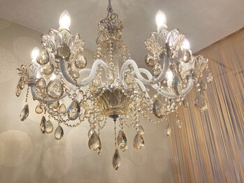 ルネティルタ パセーラ店(RUNE Titutha)/シャンデリアが輝く上質空間