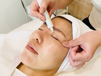 トリニエンス 新宿店(TRINIENCE)の写真/【初回限定◆本気のシミ改善特集】あなたの肌状態を徹底分析!専門スタッフが最適ケアをご提案&当日施術OK♪