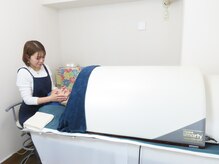 遠赤外線ドームに入りながらのフェイシャルで温活も。