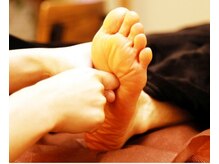 足裏反射区セラピーも人気のコース♪痛っいけど気持ちいい～。