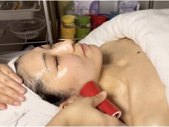 オーリス(Aurise)の写真/「何が合うか分からない」あなたへ。美を分析し、最適な成分をブレンドする、私だけの特別な肌管理。