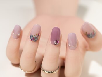 手描きフラワーレースネイル