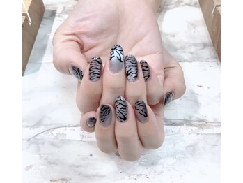 ネイルサロン フィオーレの写真/選べるカラーや豊富なデザインでキラリと光る個性的な指先に☆理想のデザインにカスタマイズOK!