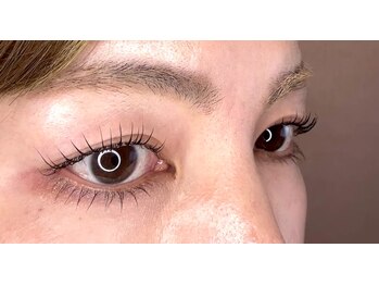 ピースクレヨン美容室(Peaceクレヨン美容室)の写真/【美容室2階の贅沢プライベート空間】プチプラなのに感動の丁寧さ！極上のまつ毛パーマをお届け！