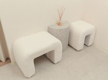 lua eyelash salon【ルア】まつげパーマ＆マツエク専門店 【8/4 NEW OPEN（予定）】の雰囲気（ゆったり過ごせる落ち着いた待合空間♪）