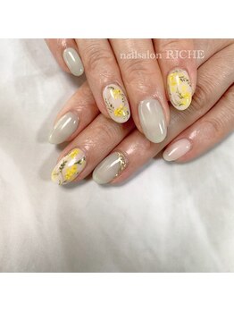 リッシュ(RICHE)/押し花ミモザネイル