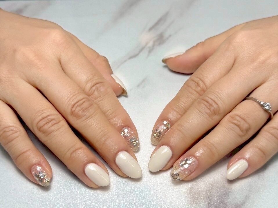 りんご様 ホワイトワンカラー 2025年秋トレンド】ホワイト ワンカラーのネイルデザイン集