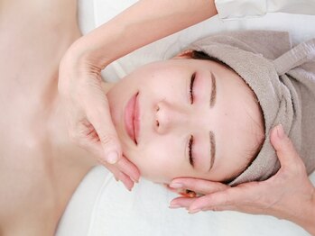 プルソワン 江坂/《小顔マッサージ》