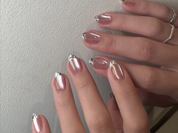 エーナイン イオンモール苫小牧店の写真/シンプルでもこだわりたい方に◎マグネットやスキニーフレンチ、奥行きミラーネイルなどひと癖シンプルに♪