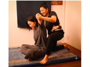 ユウサバイ(Yuusabai)の写真/固まった首・肩に、タイ古式ならではの深い解放感◎深い伸びで気持ちよく首まわりがすっと軽くなる♪