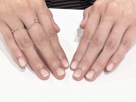 ホワイトグラデーションネイル