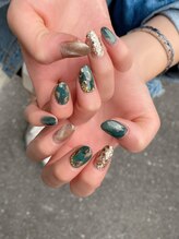 エム(em)/緑ネイル