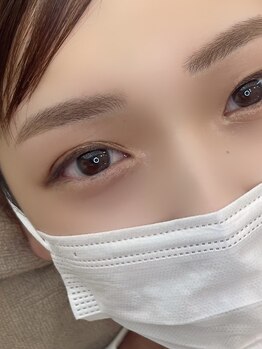 イソ(iso.)/黄金比で叶えるアイブロウ