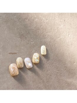 シルニー リム(Silny rim)/アシンメトリーニュアンスネイル