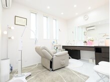 ホワイトデザイン 岐阜店(White design)の雰囲気（白を基調とした清潔感が溢れるお部屋完全個室のプライベート空間）