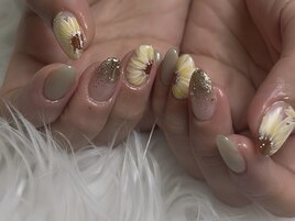 大人ひまわりネイル
